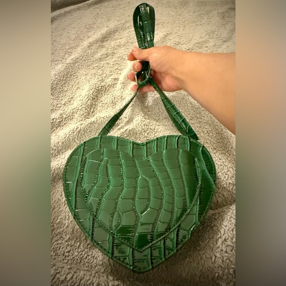 Green Heart-Shaped Crossbody Bag - Picture 11 of 14